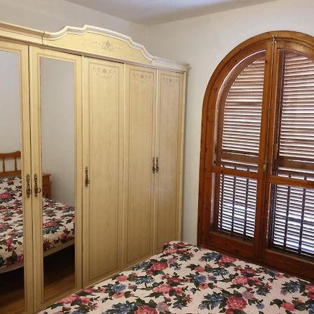 Calle Rafal Торевиеха Екстериор снимка